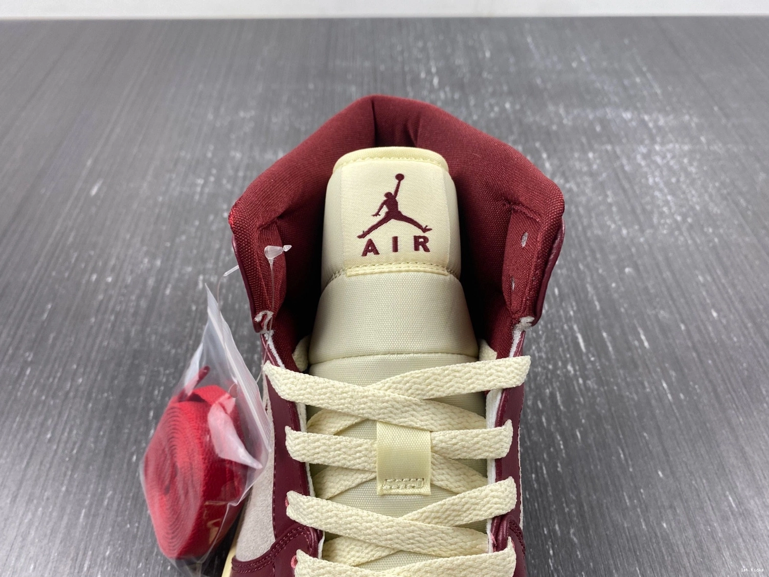 Jordan DZ2820-601 Leaf